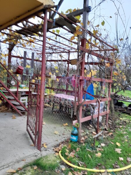 BARCANESTI -  casa +curte+teren 16k mp