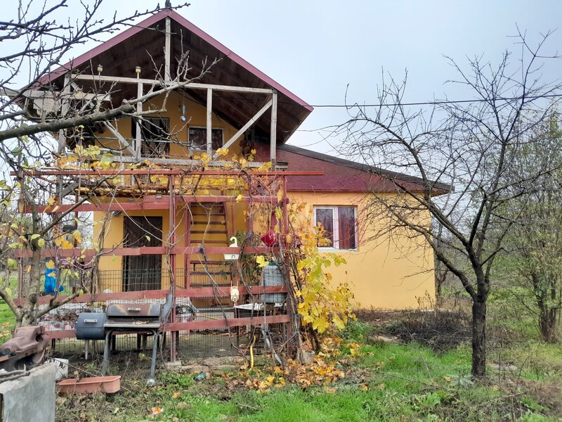 BARCANESTI -  casa +curte+teren 16k mp